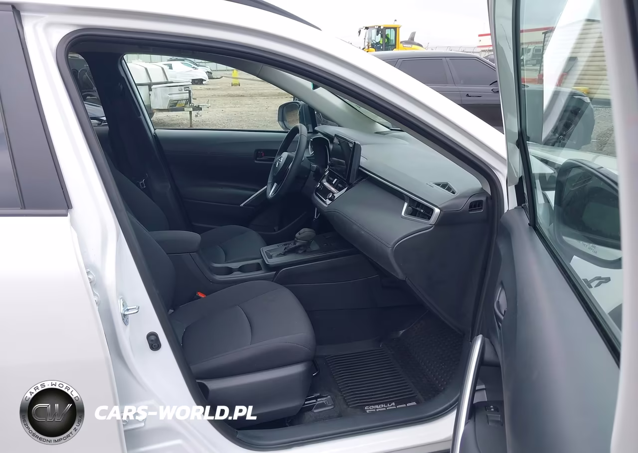 2026 Toyota Corolla Cross Le VIN:7MUCAAAG3TV179895 - 5