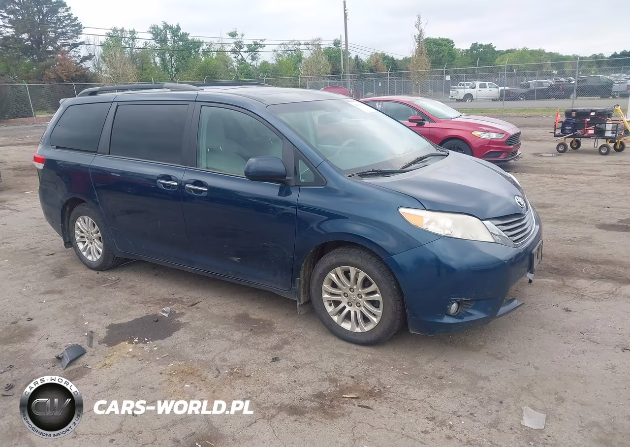 2012 Toyota Sienna Xle V6 8 Passenger