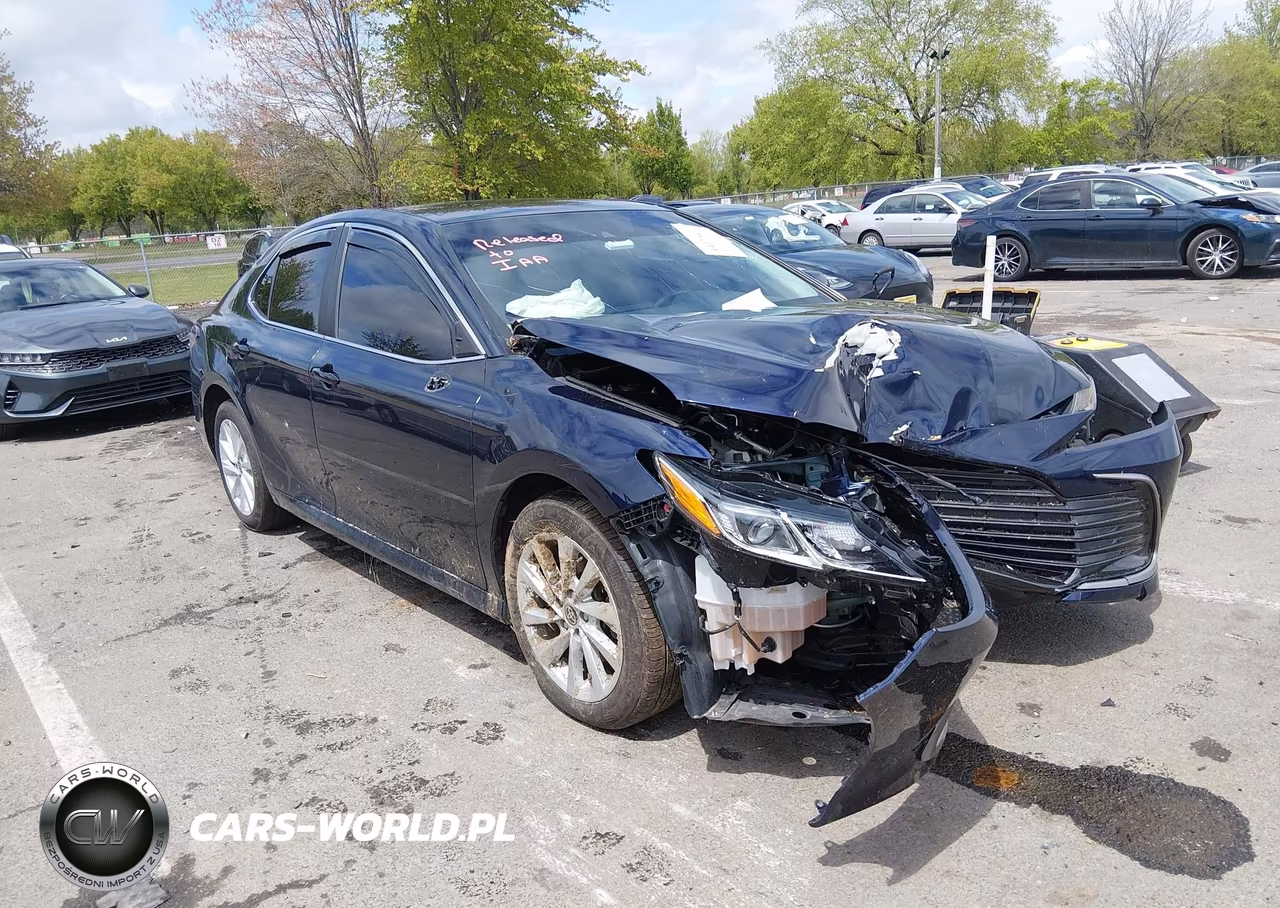 2021 Toyota Camry Le – zdjęcie 1 z 16