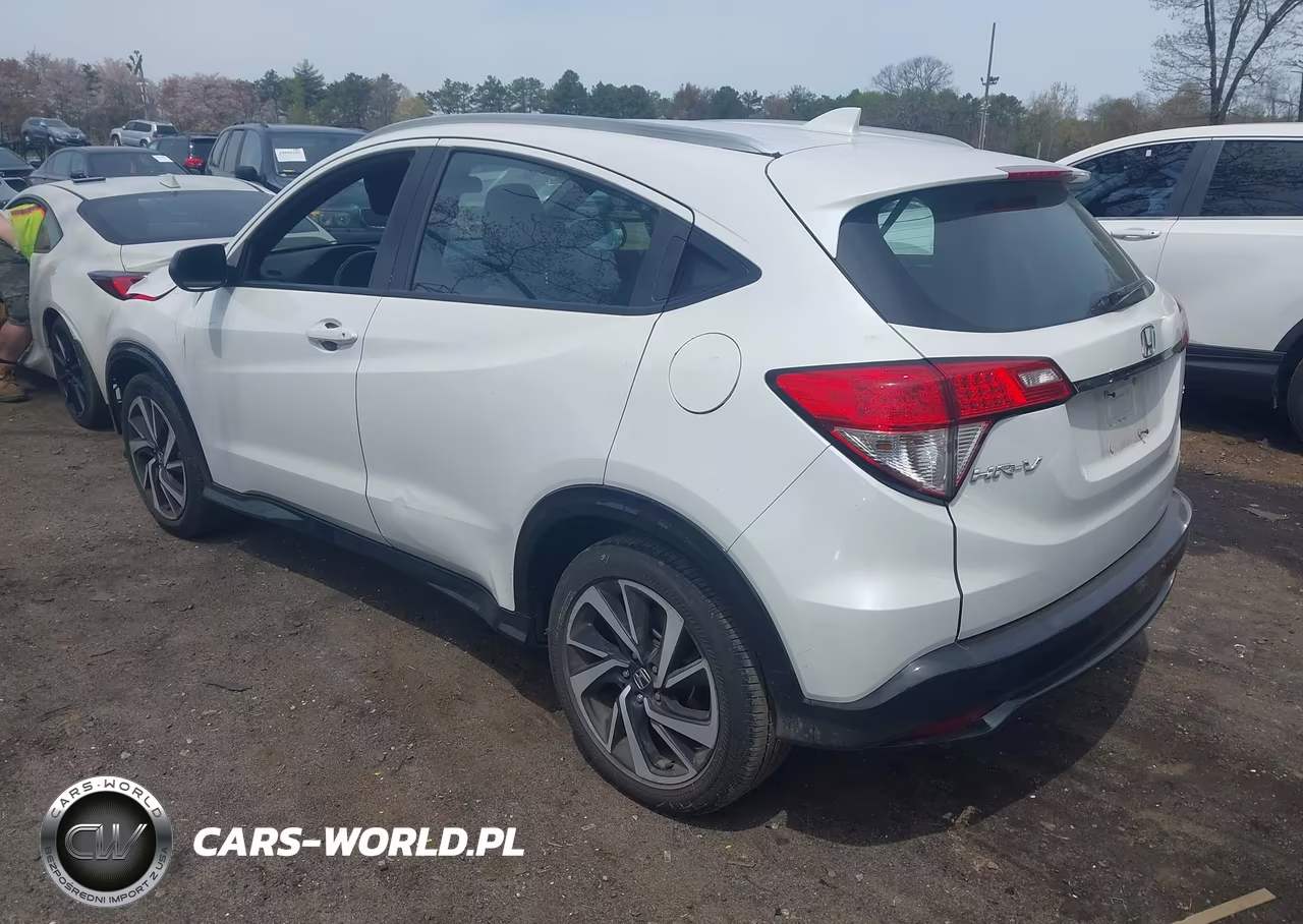 2019 Honda Hr-V Sport VIN:3CZRU6H10KM740427 - 3