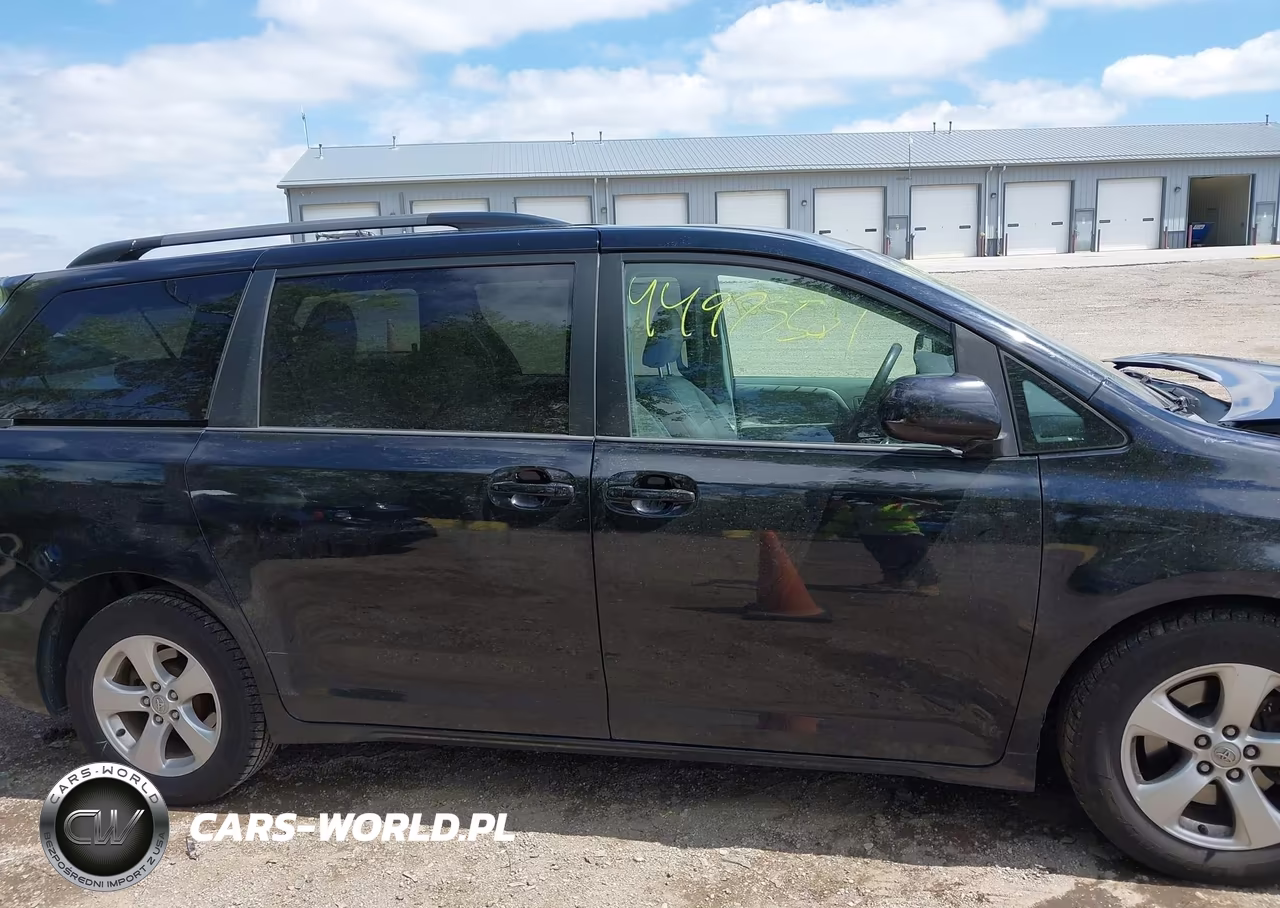 2015 Toyota Sienna Le 8 Passenger VIN:5TDKK3DC7FS537592 - 13