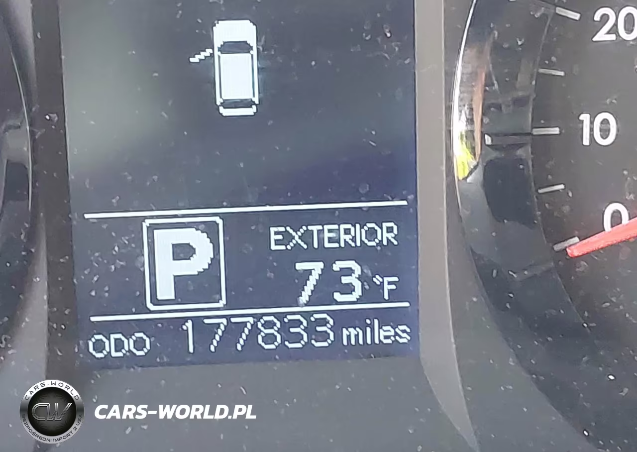2015 Toyota Sienna Le 8 Passenger VIN:5TDKK3DC7FS537592 - 15