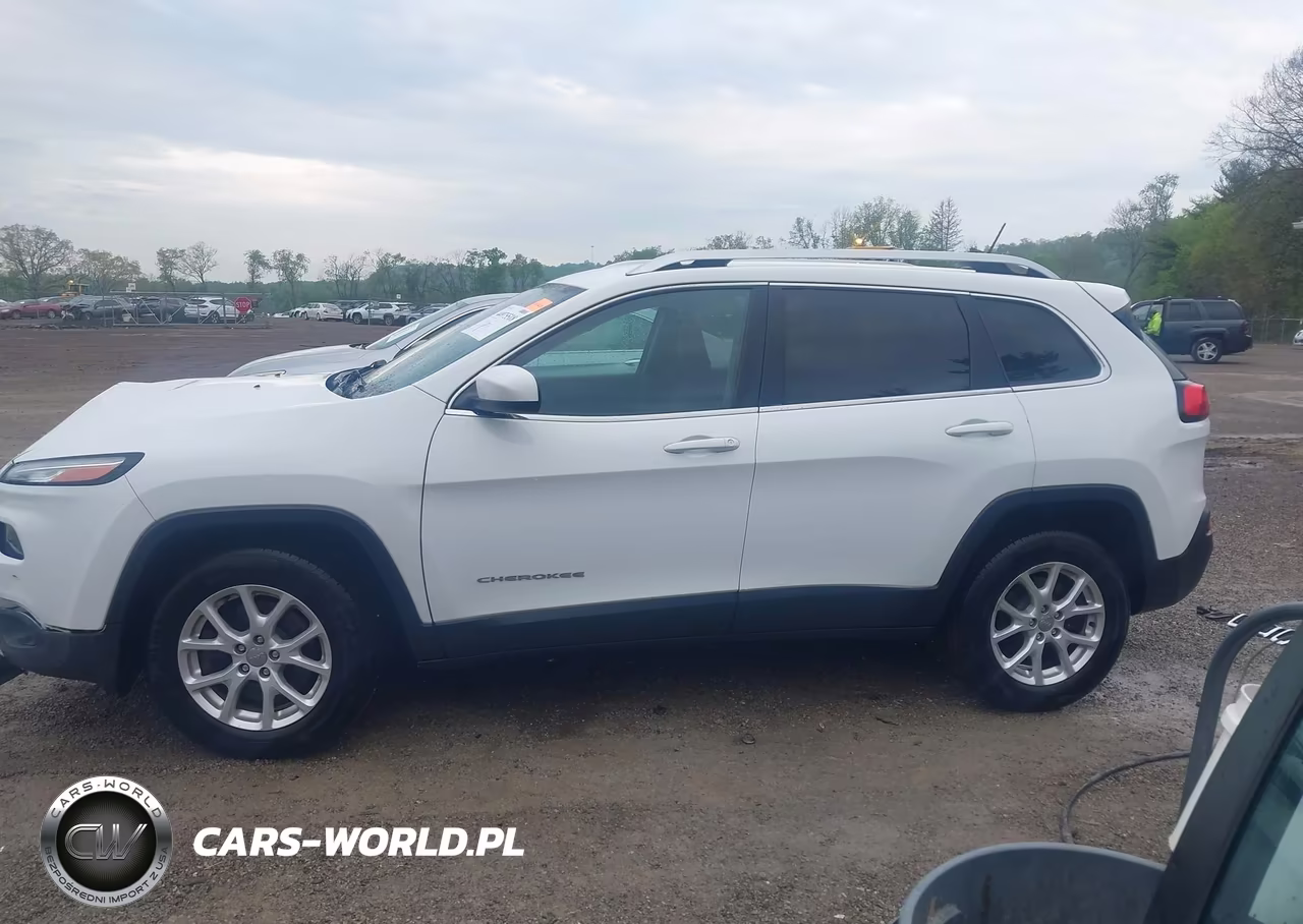 2015 Jeep Cherokee Latitude VIN:1C4PJMCB0FW515201 - 15