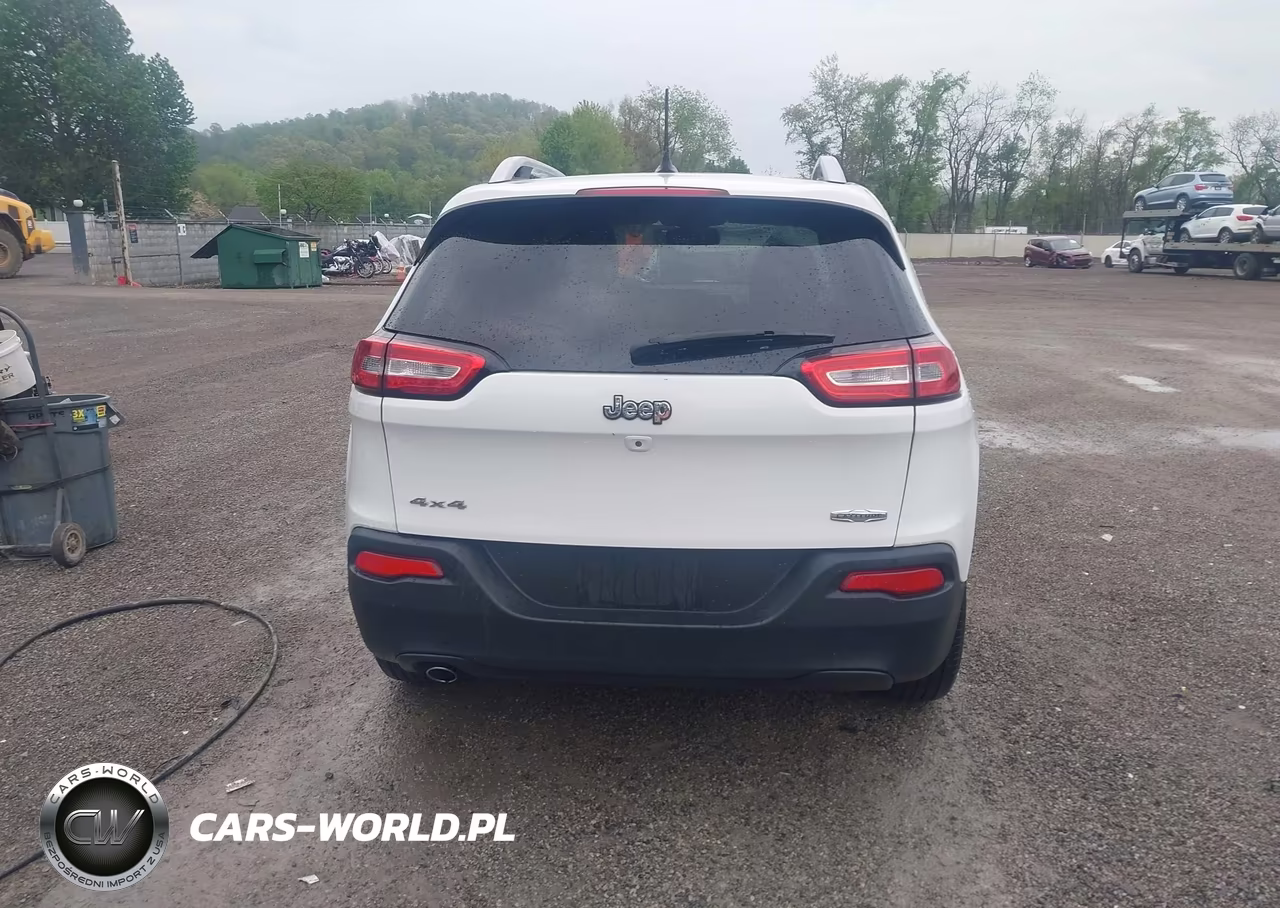 2015 Jeep Cherokee Latitude VIN:1C4PJMCB0FW515201 - 17