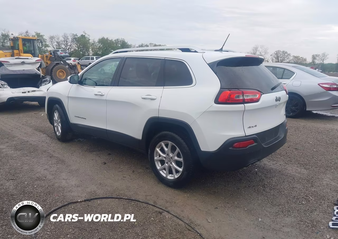 2015 Jeep Cherokee Latitude VIN:1C4PJMCB0FW515201 - 3