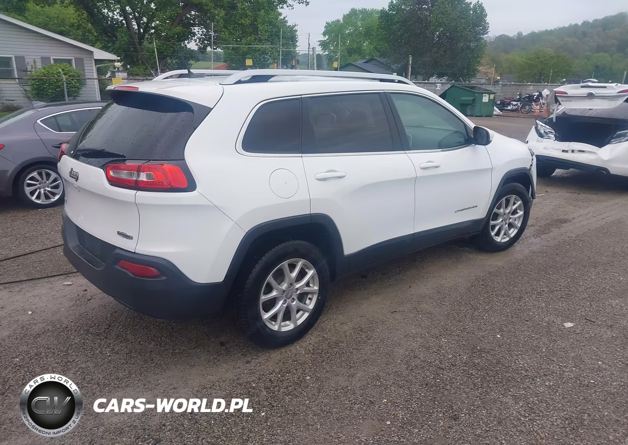 2015 Jeep Cherokee Latitude VIN:1C4PJMCB0FW515201 - 4
