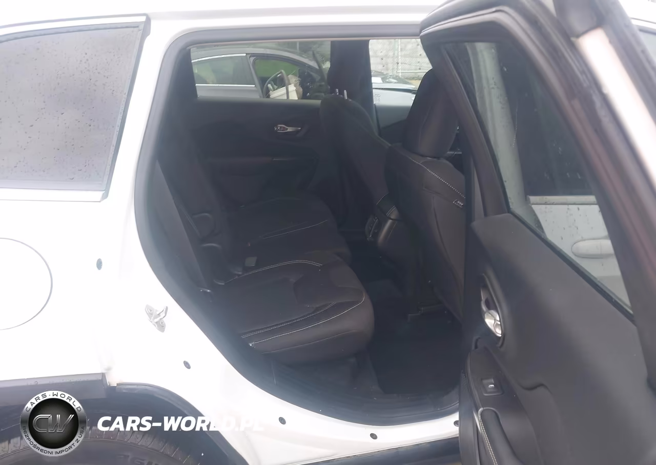 2015 Jeep Cherokee Latitude VIN:1C4PJMCB0FW515201 - 8