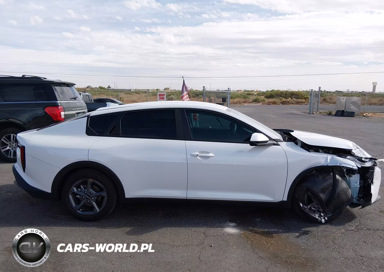 2025 Kia K4 Lxs VIN:3KPFT4DE7SE197466 - 13