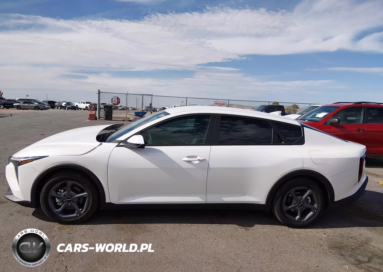2025 Kia K4 Lxs VIN:3KPFT4DE7SE197466 - 14
