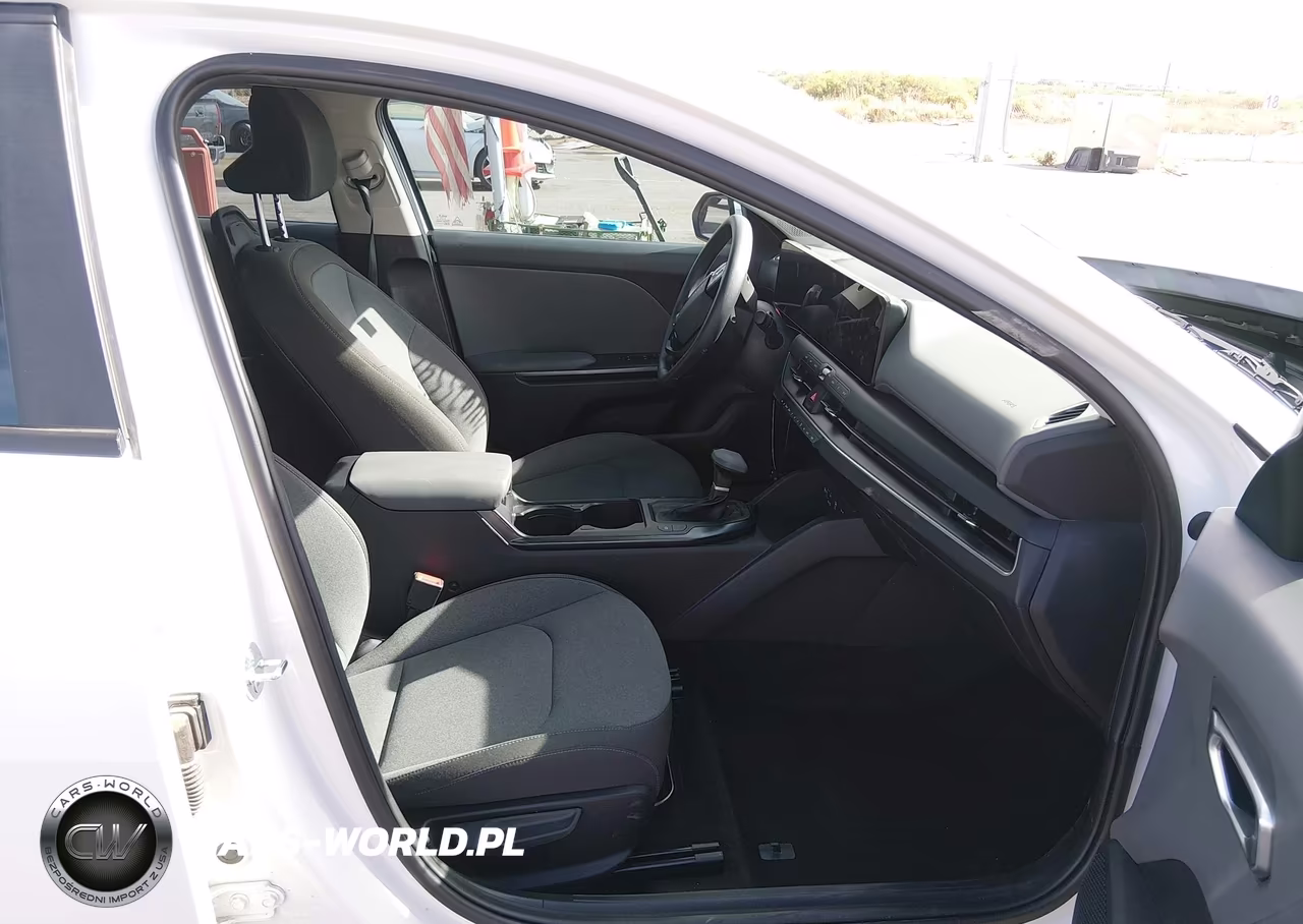 2025 Kia K4 Lxs VIN:3KPFT4DE7SE197466 - 5