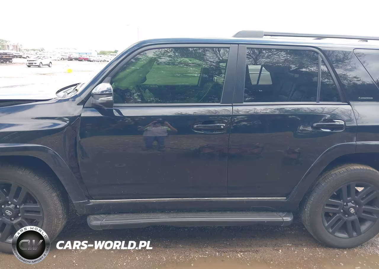 2020 Toyota 4Runner Nightshade Special Edition VIN:JTEBU5JR4L5739690 - 13