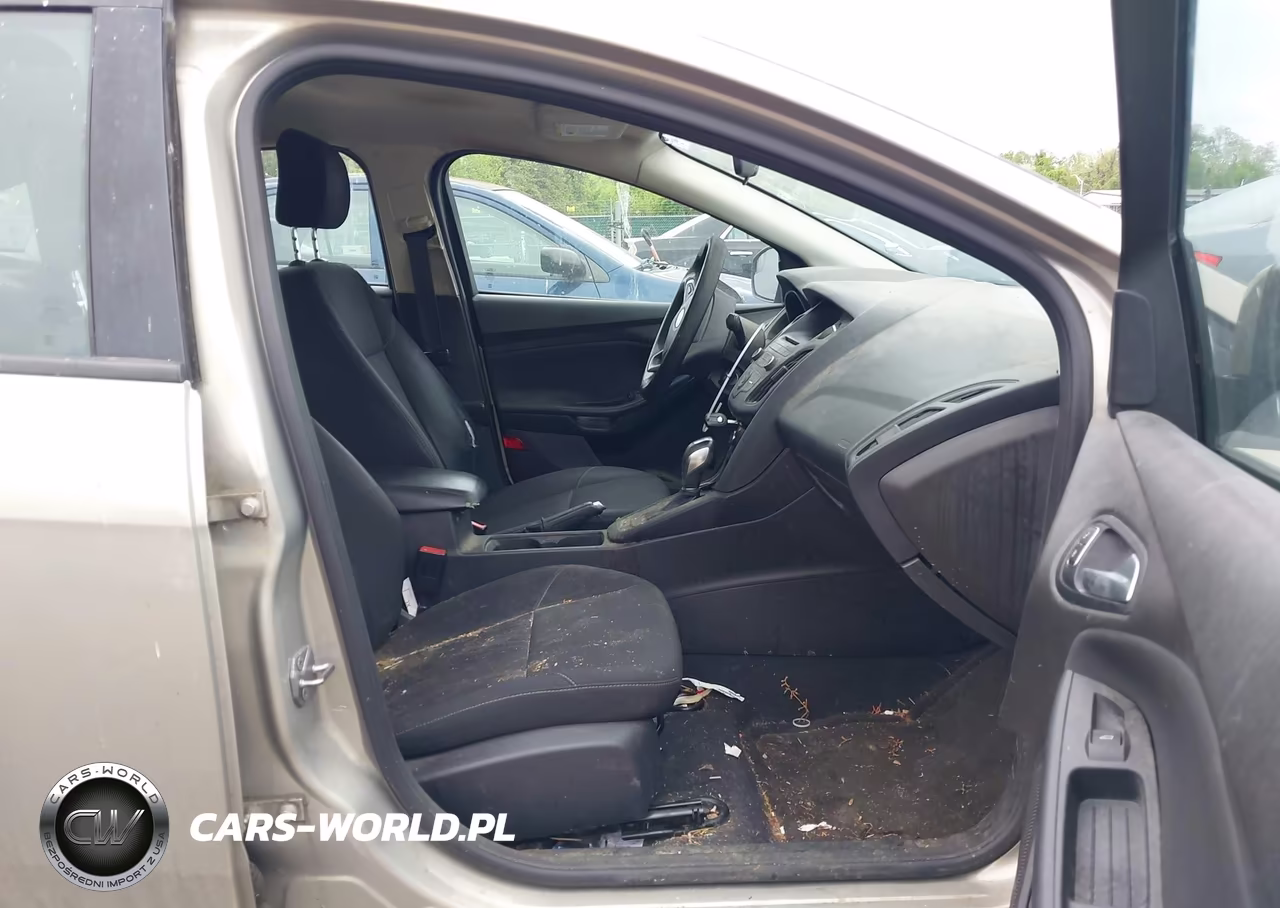 2016 Ford Focus Se VIN:1FADP3F29GL242341 - 5