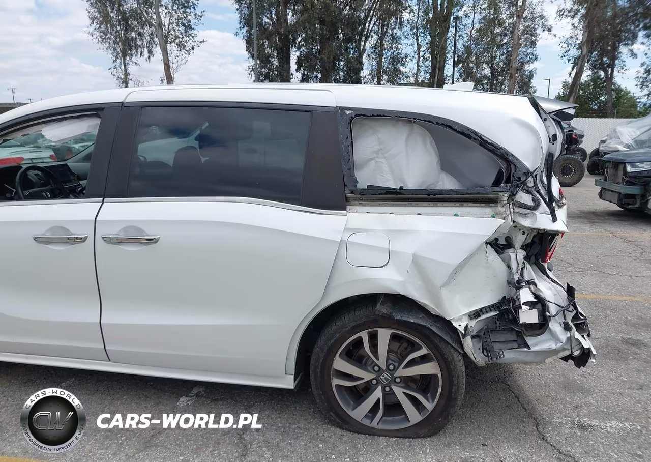 2022 Honda Odyssey Touring VIN:5FNRL6H81NB043931 - 18