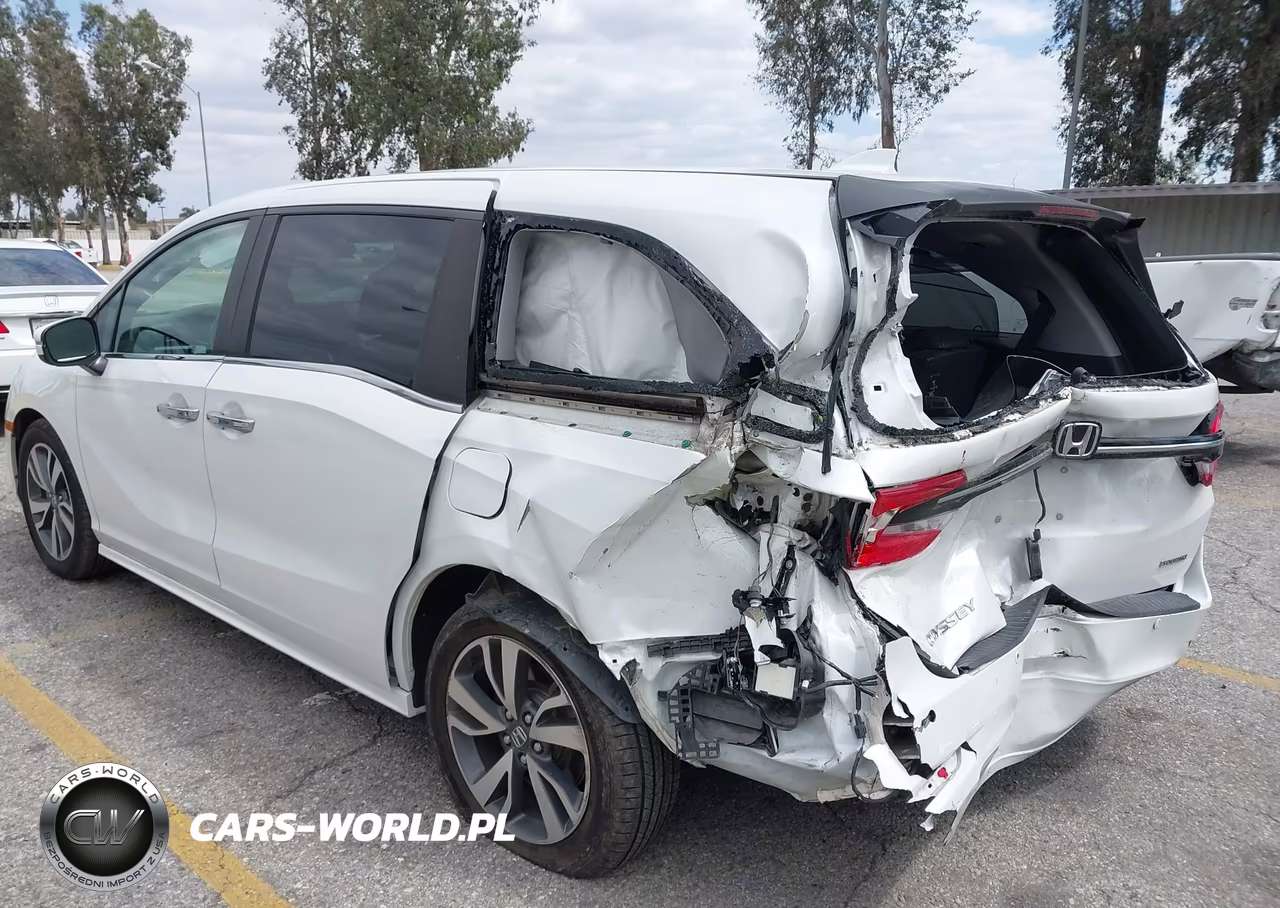 2022 Honda Odyssey Touring VIN:5FNRL6H81NB043931 - 3