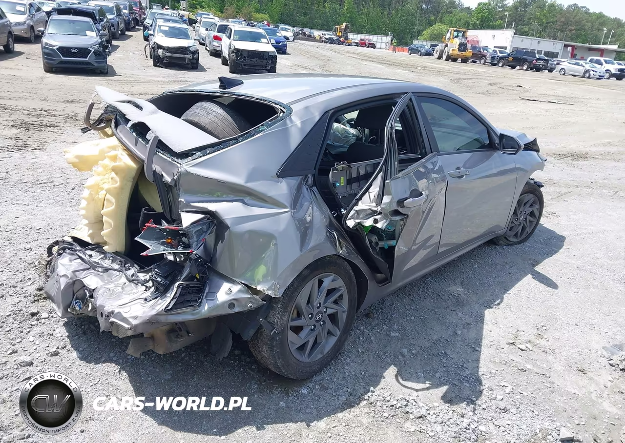 2024 Hyundai Elantra Sel VIN:KMHLM4DGXRU692253 - 4