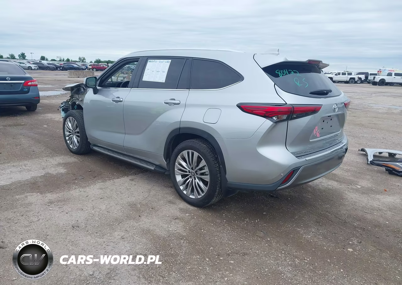 2023 Toyota Highlander Platinum VIN:5TDKDRAHXPS508537 - 3