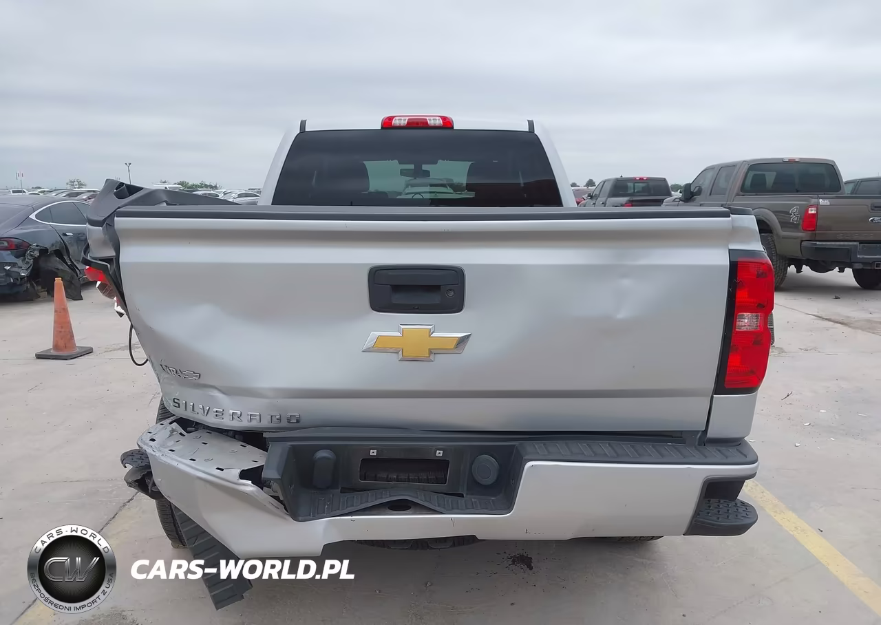 2018 Chevrolet Silverado 1500 Custom VIN:1GCRCPEH4JZ152723 - 16