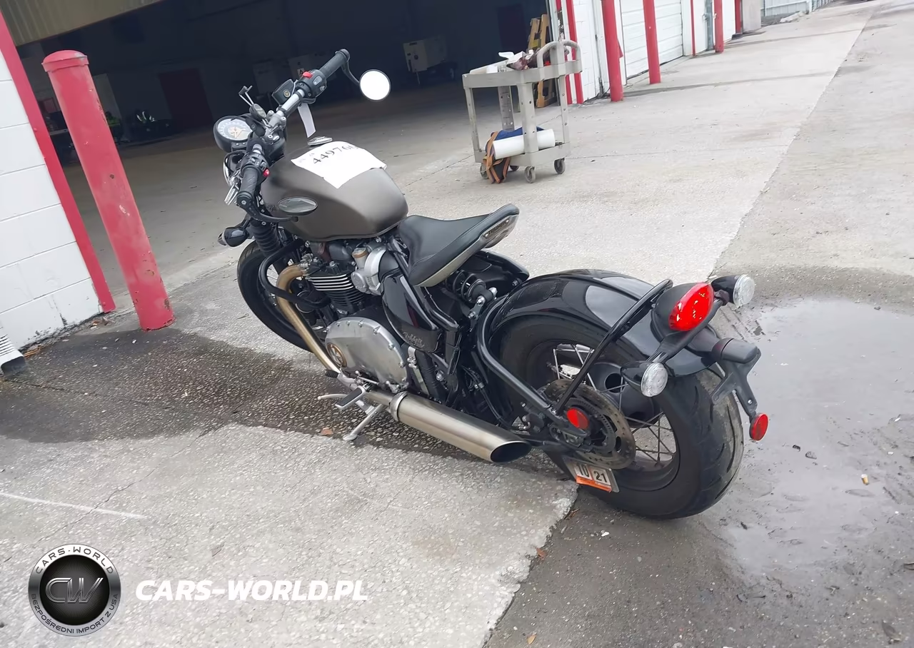 2017 Triumph Motorcycle Bonneville Bobber VIN:SMTD42HL0HT826746 - 3