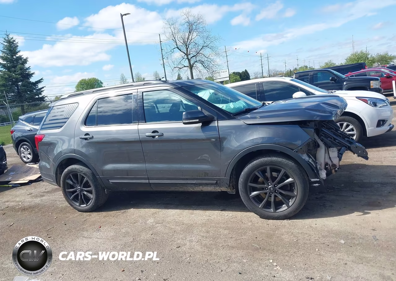 2018 Ford Explorer Xlt VIN:1FM5K8D81JGC25501 - 13
