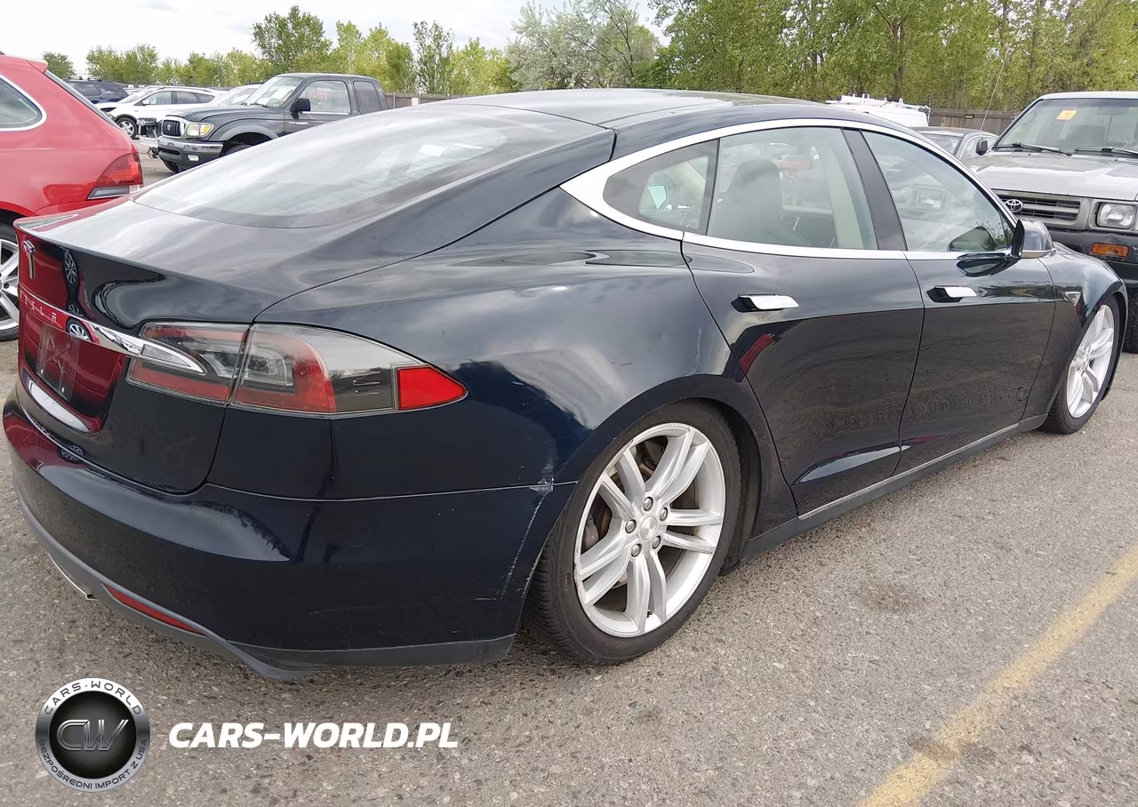 2013 Tesla Model S VIN:5YJSA1CG9DFP03818 - 4