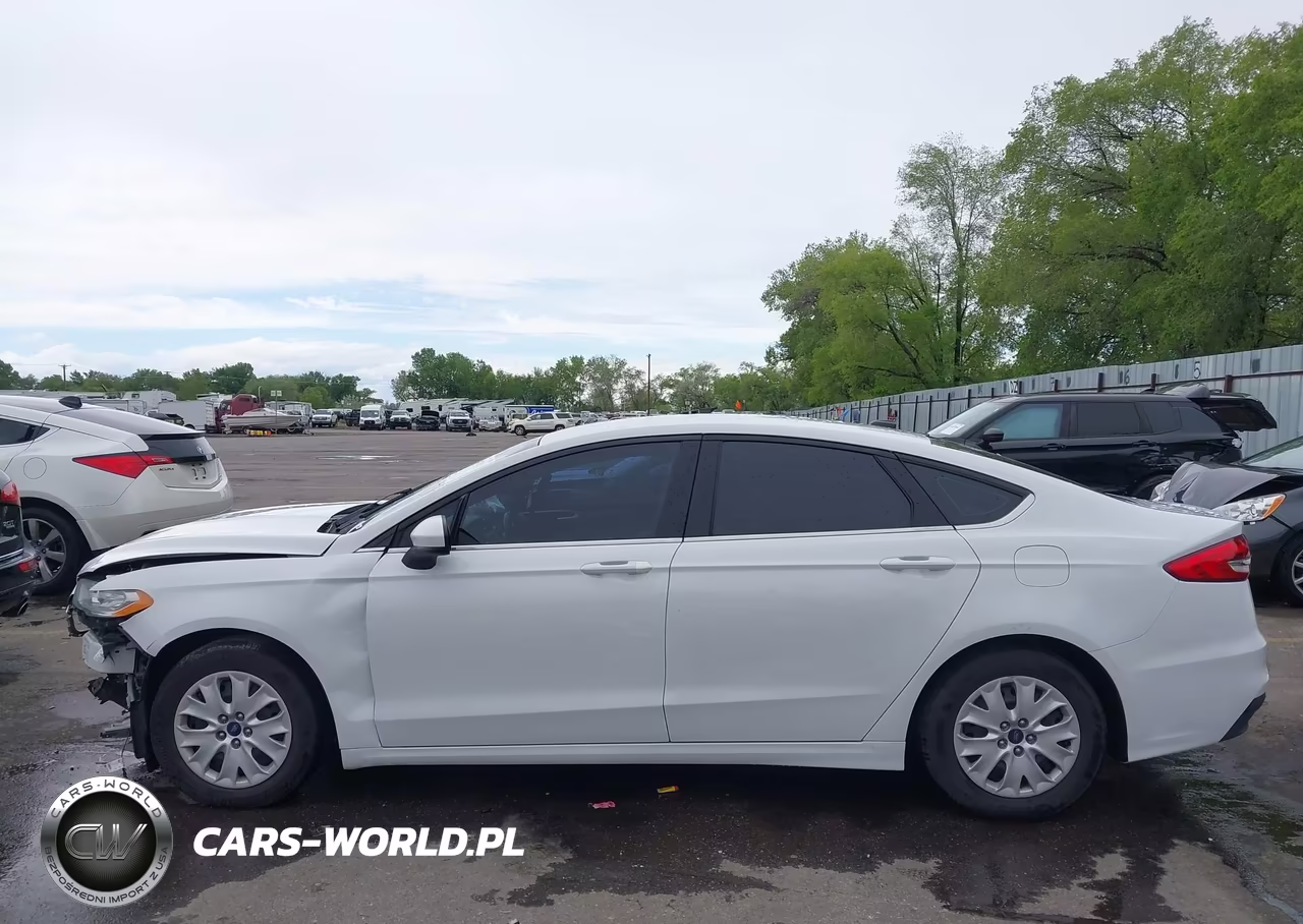 2019 Ford Fusion S VIN:3FA6P0G77KR176870 - 15