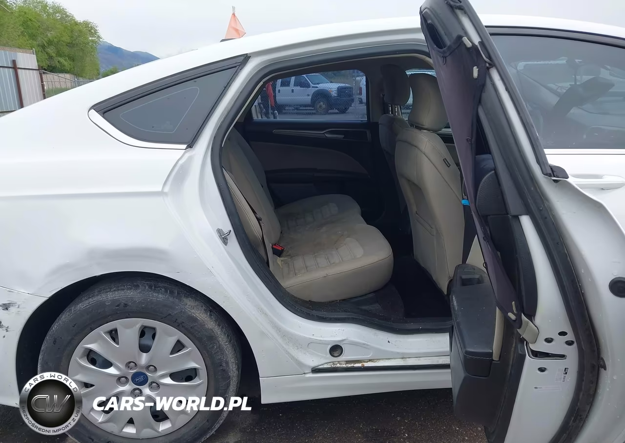 2019 Ford Fusion S VIN:3FA6P0G77KR176870 - 8