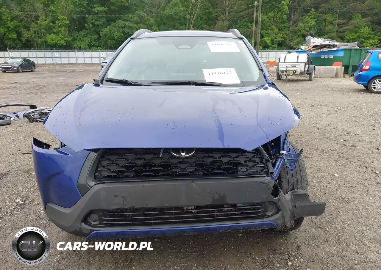 2025 Toyota Corolla Cross Le VIN:7MUCAAAG2SV126491 - 13
