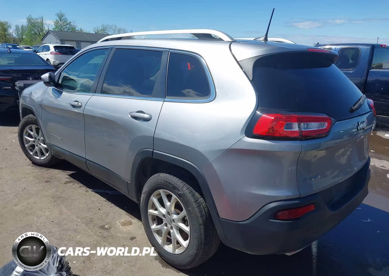 2016 Jeep Cherokee Latitude VIN:1C4PJMCS4GW194734 - 3