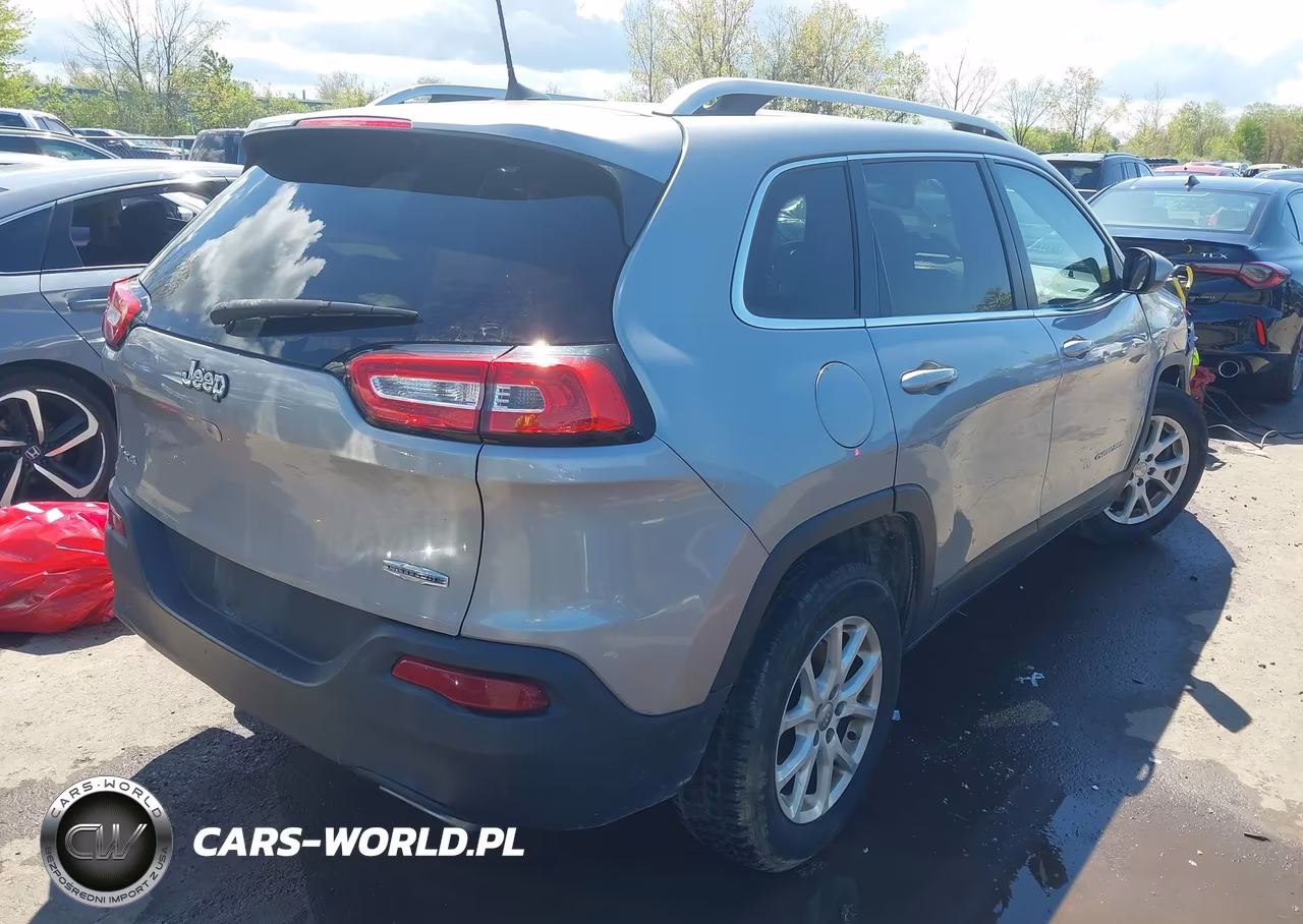 2016 Jeep Cherokee Latitude VIN:1C4PJMCS4GW194734 - 4