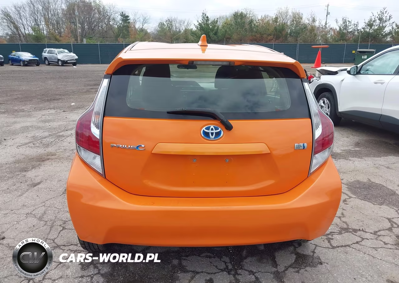 2015 Toyota Prius C Three VIN:JTDKDTB37F1114943 - 16