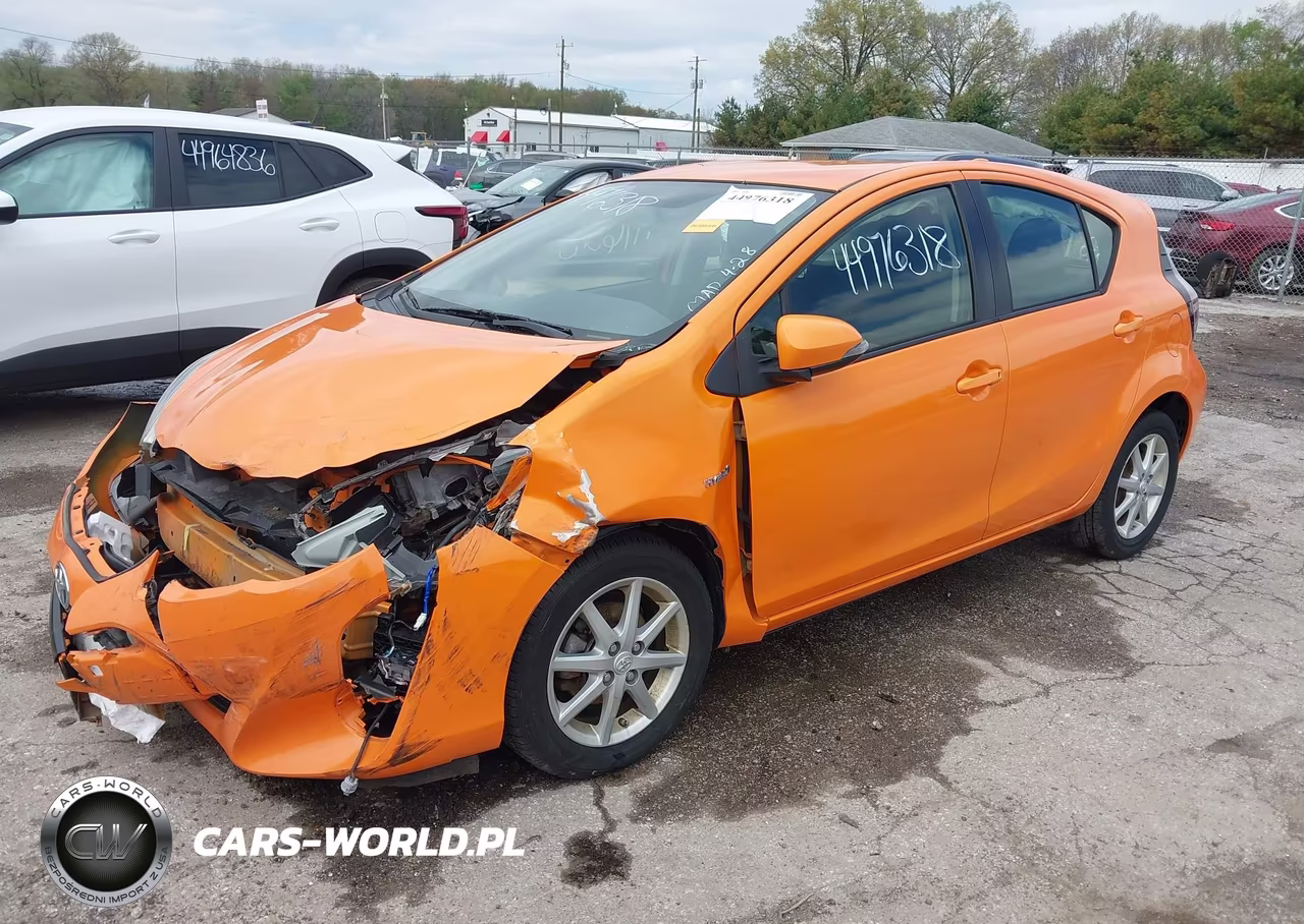 2015 Toyota Prius C Three VIN:JTDKDTB37F1114943 - 2