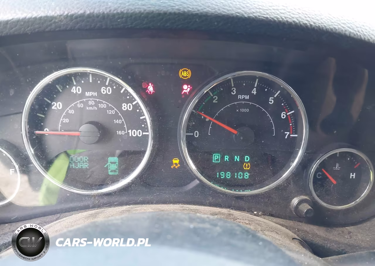 2011 Jeep Wrangler Unlimited Rubicon VIN:1J4BA6H16BL543001 - 7