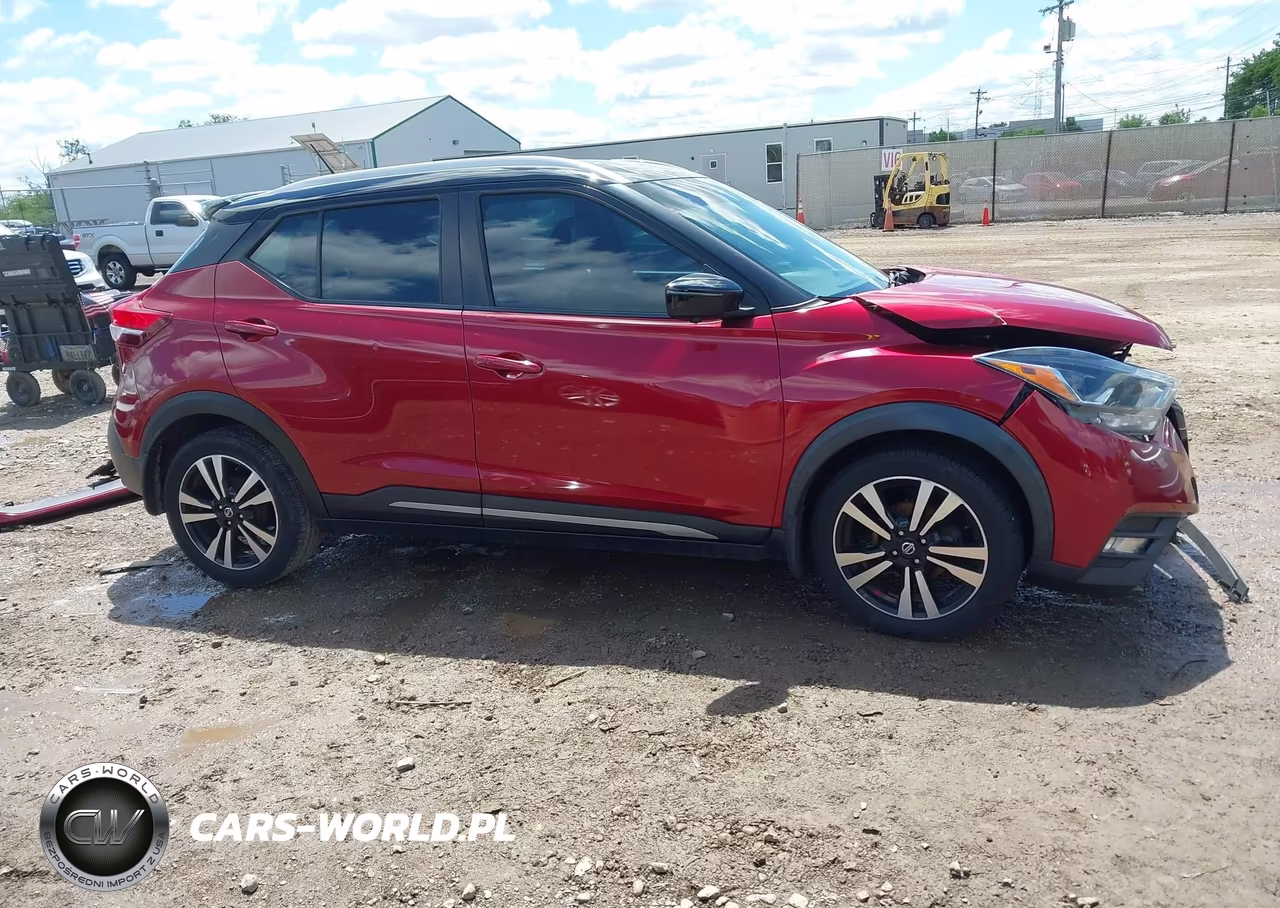2019 Nissan Kicks Sr VIN:3N1CP5CU3KL569793 - 13