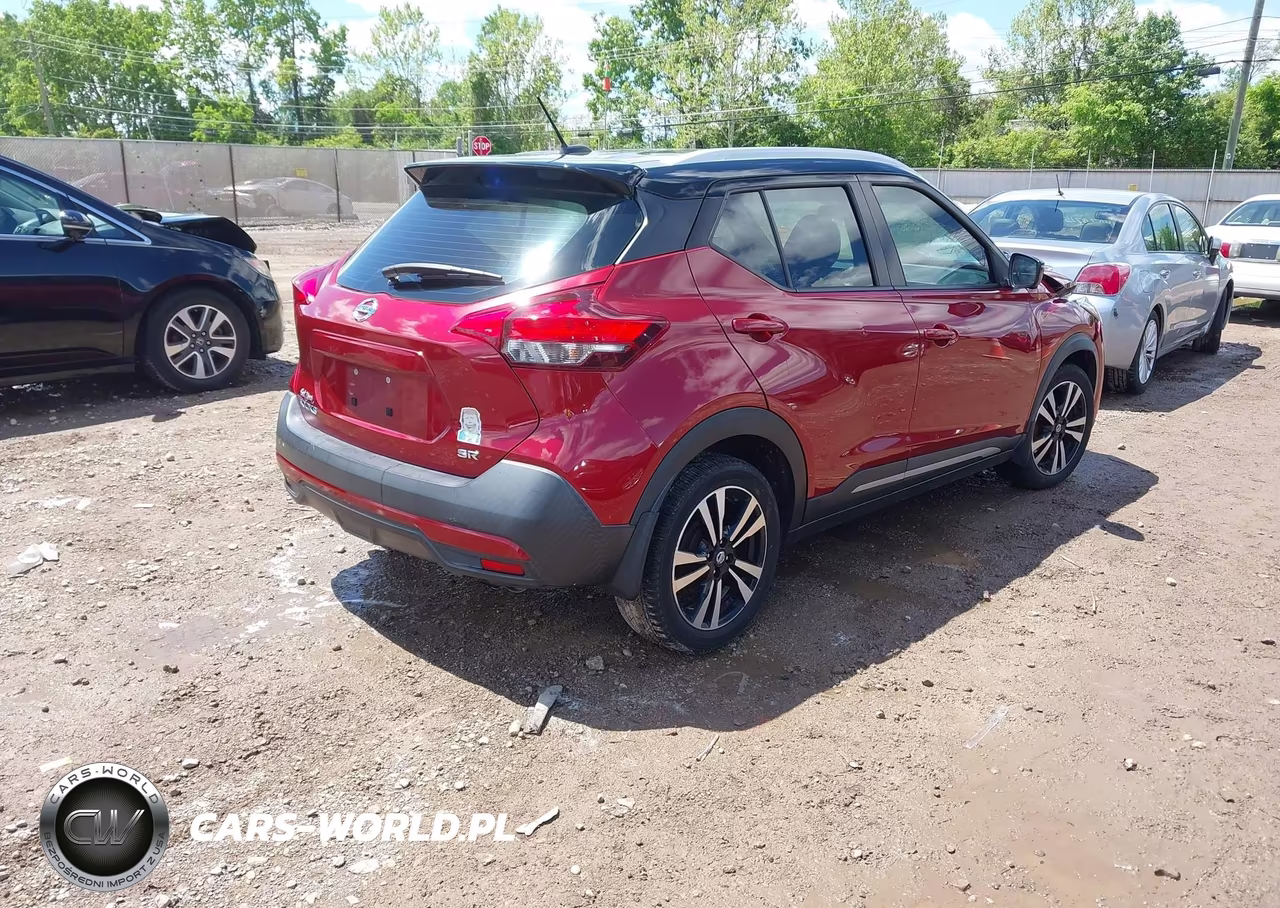 2019 Nissan Kicks Sr VIN:3N1CP5CU3KL569793 - 4
