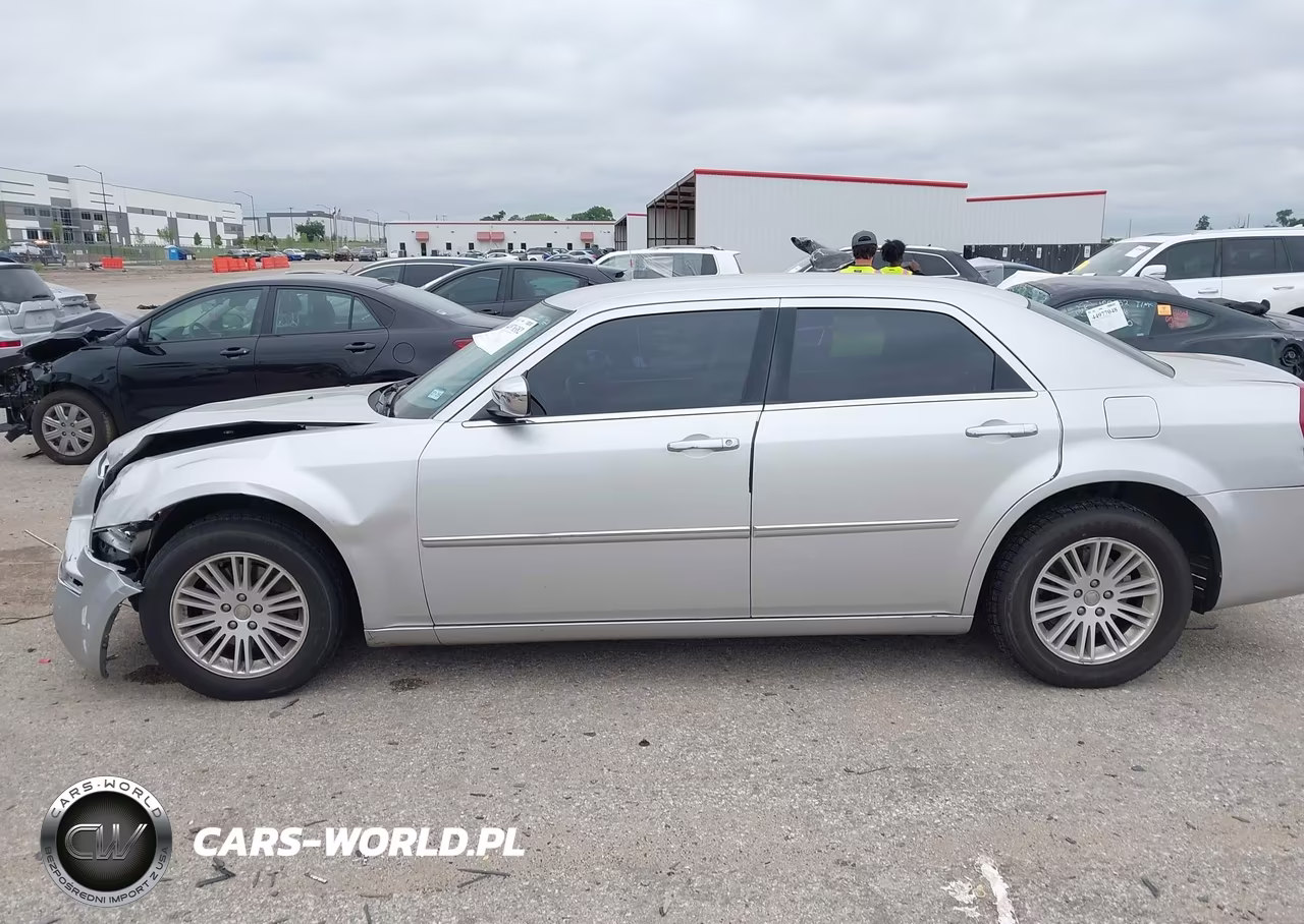 2010 Chrysler 300 Touring-Signature Series-Executive Series VIN:2C3CA5CV2AH326656 - 14