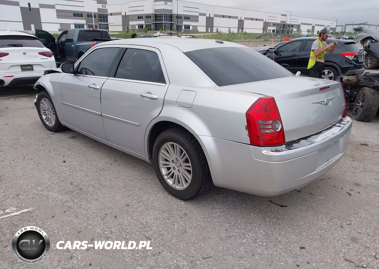 2010 Chrysler 300 Touring-Signature Series-Executive Series VIN:2C3CA5CV2AH326656 - 3
