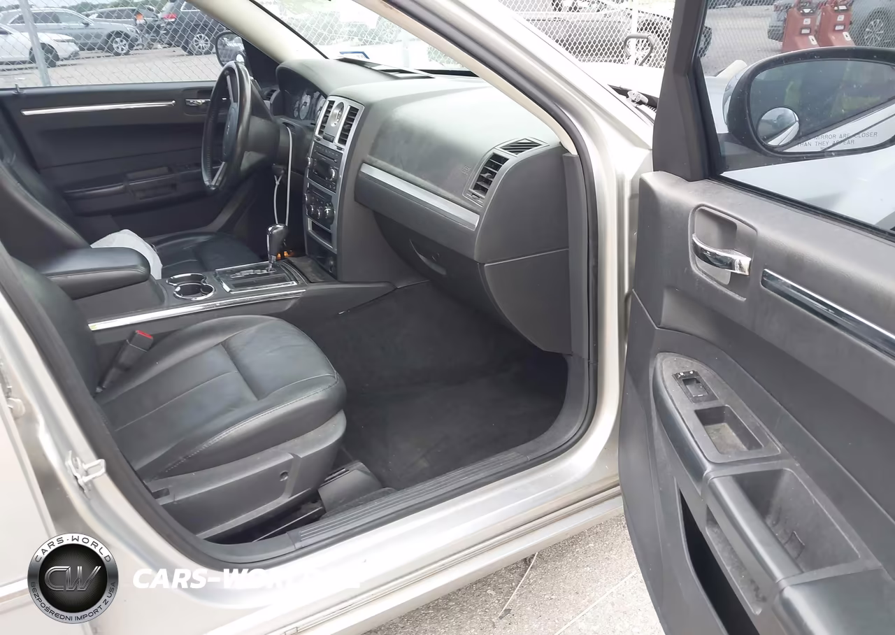 2010 Chrysler 300 Touring-Signature Series-Executive Series VIN:2C3CA5CV2AH326656 - 5