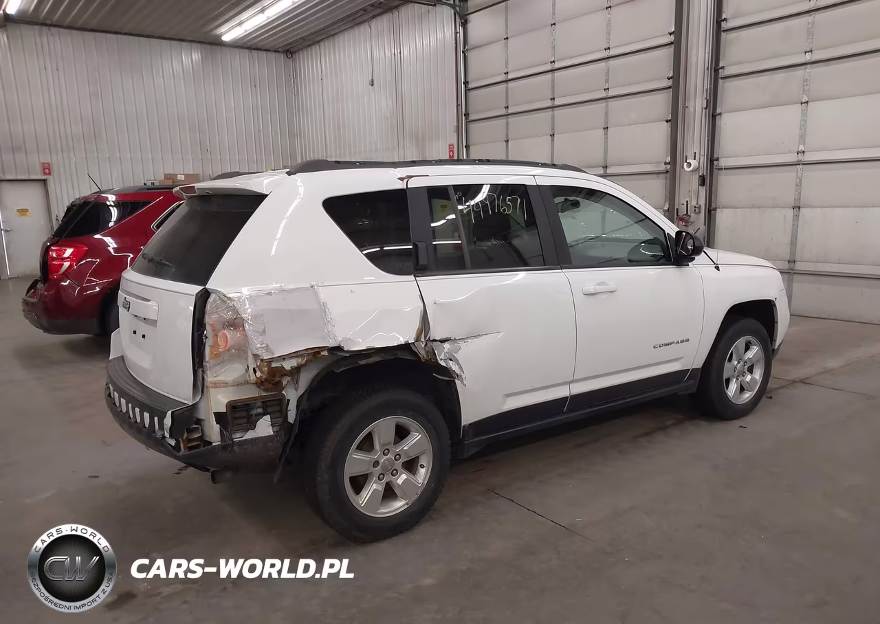 2015 Jeep Compass Sport VIN:1C4NJCBA5FD131193 - 4