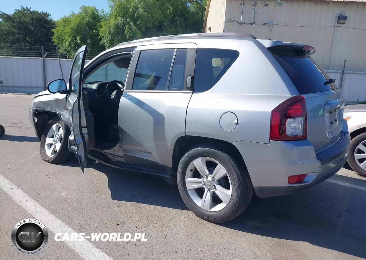 2015 Jeep Compass Latitude VIN:1C4NJCEB1FD209621 - 3