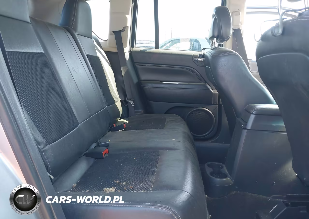 2015 Jeep Compass Latitude VIN:1C4NJCEB1FD209621 - 8