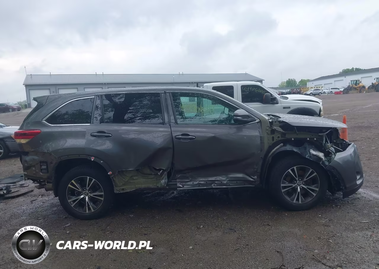 2019 Toyota Highlander Le VIN:5TDBZRFH8KS921107 - 14