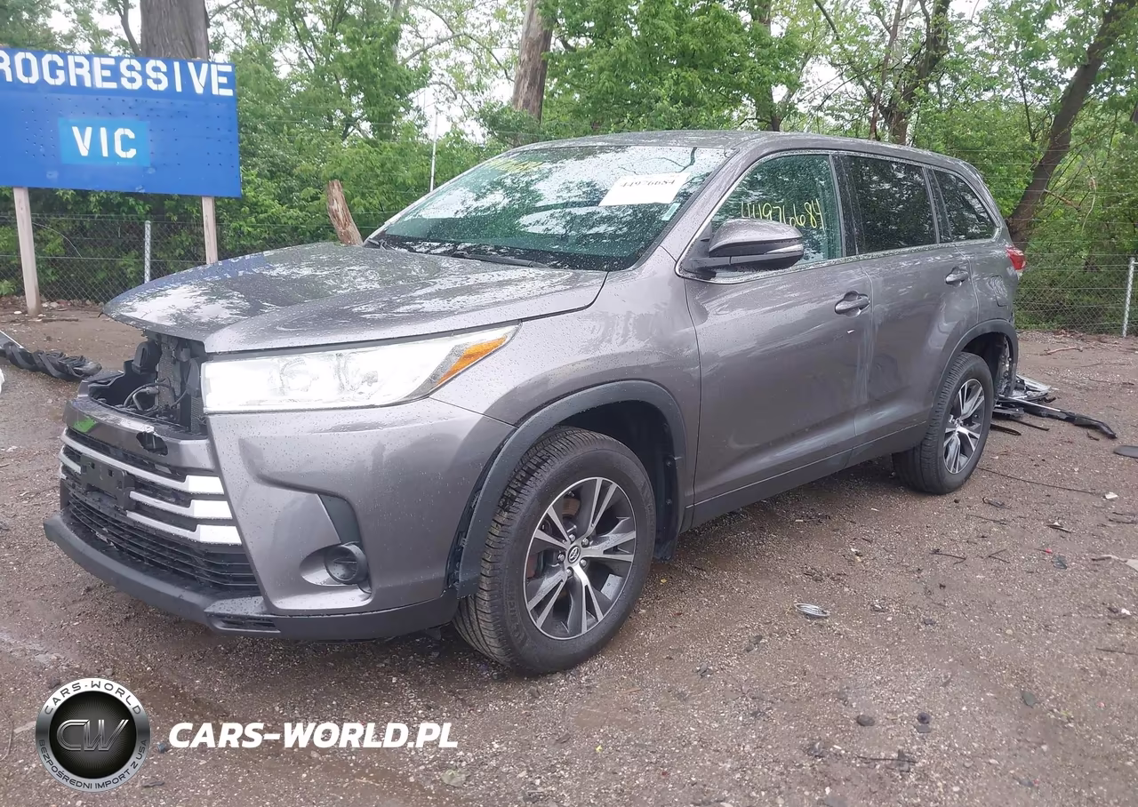 2019 Toyota Highlander Le VIN:5TDBZRFH8KS921107 - 2