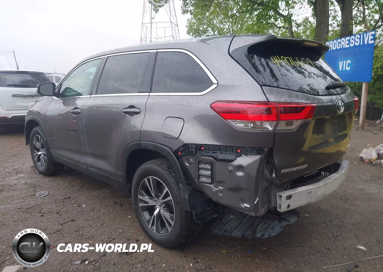 2019 Toyota Highlander Le VIN:5TDBZRFH8KS921107 - 3