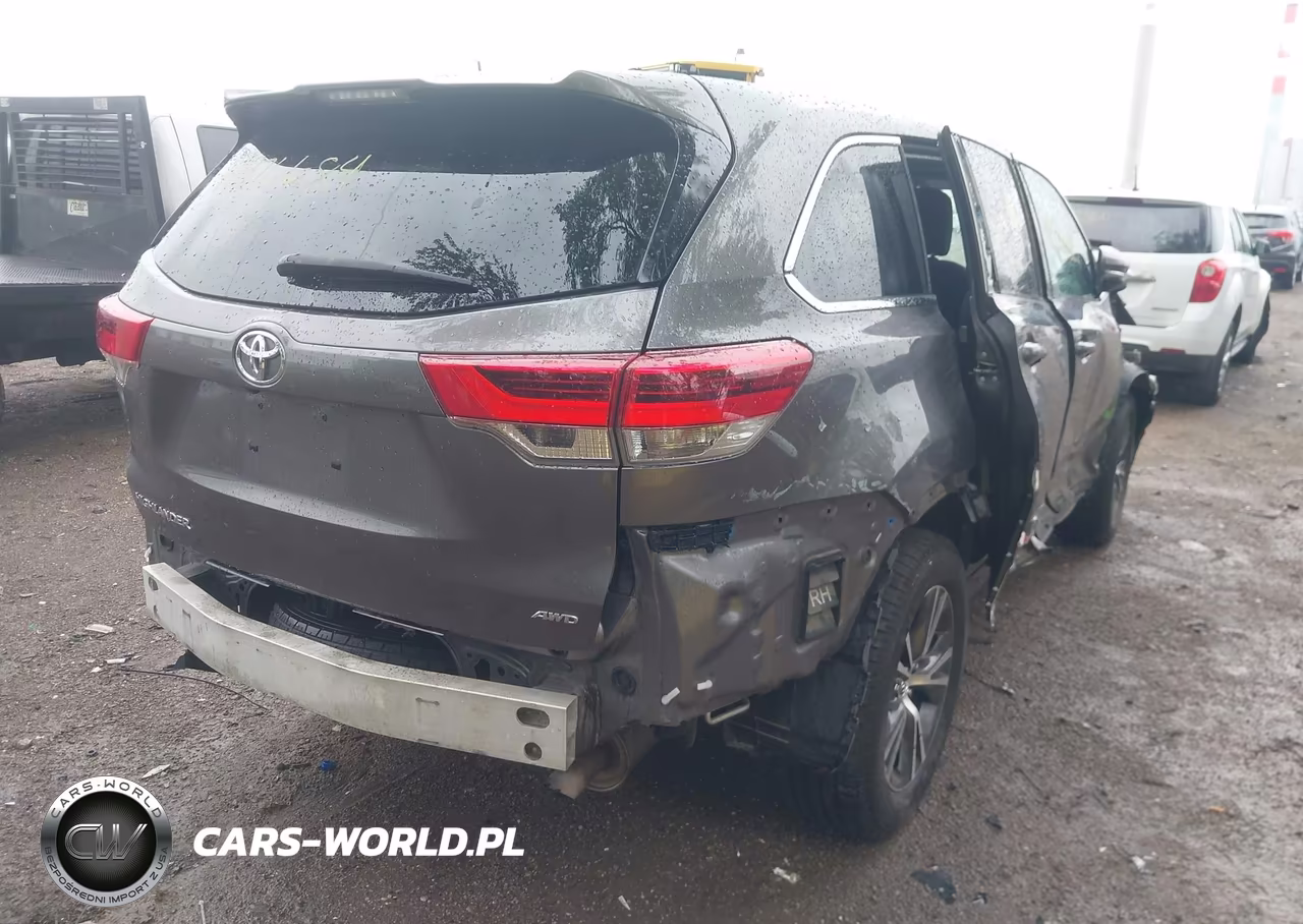 2019 Toyota Highlander Le VIN:5TDBZRFH8KS921107 - 4