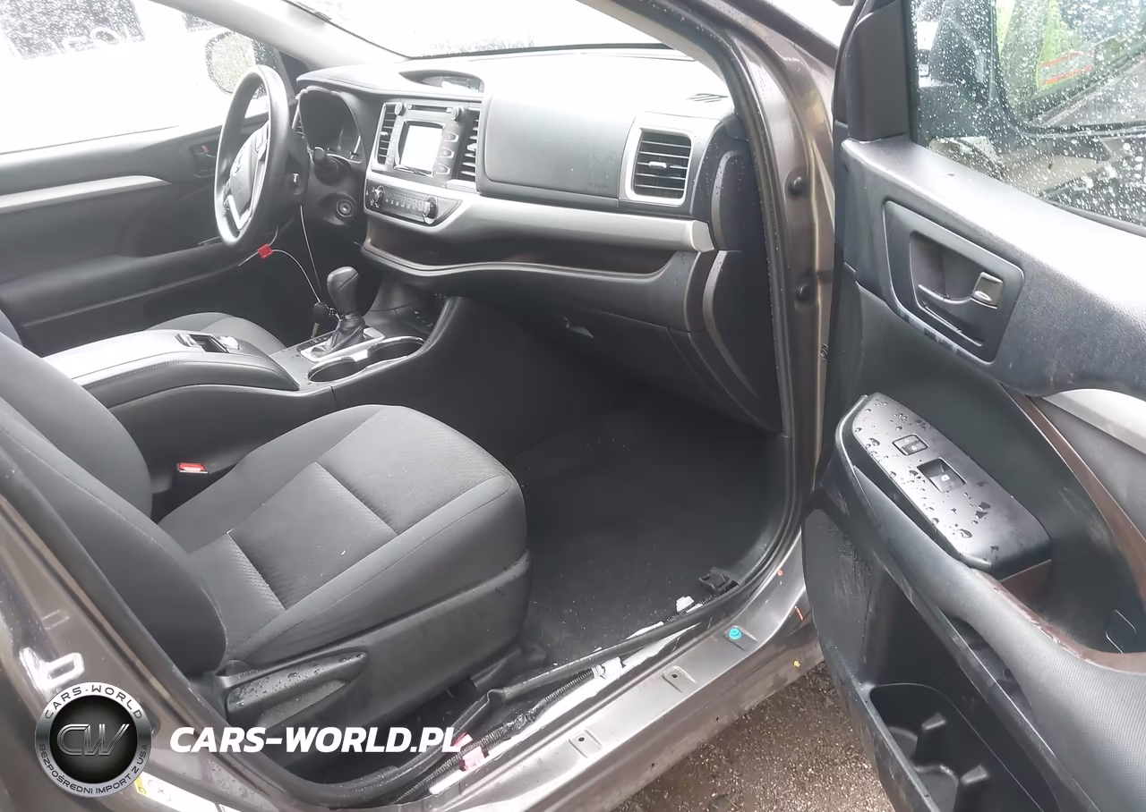 2019 Toyota Highlander Le VIN:5TDBZRFH8KS921107 - 5