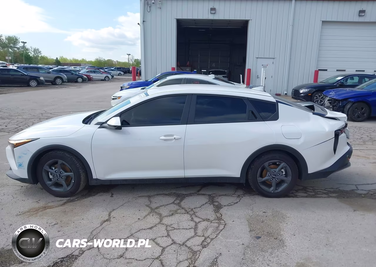 2025 Kia K4 Lxs VIN:3KPFT4DE3SE236778 - 14