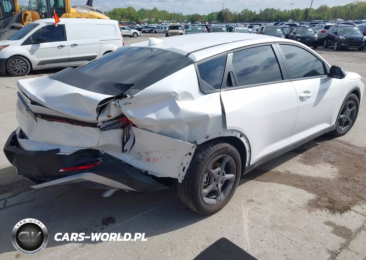 2025 Kia K4 Lxs VIN:3KPFT4DE3SE236778 - 4