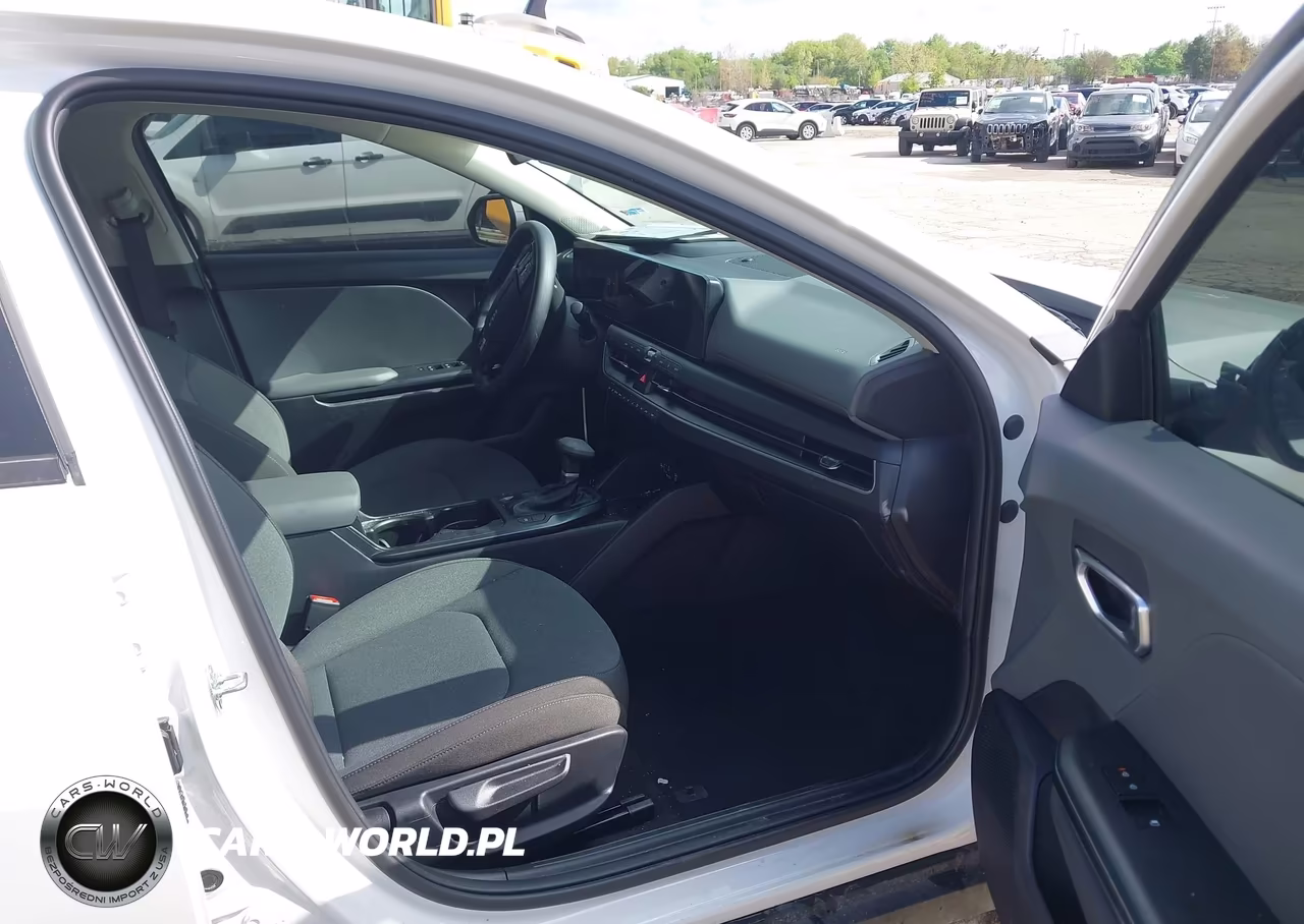2025 Kia K4 Lxs VIN:3KPFT4DE3SE236778 - 5