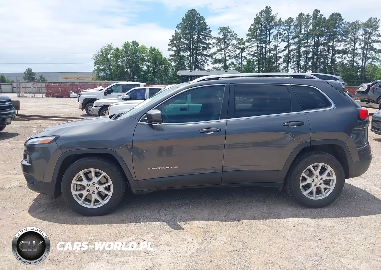 2016 Jeep Cherokee Latitude VIN:1C4PJLCS2GW370528 - 14