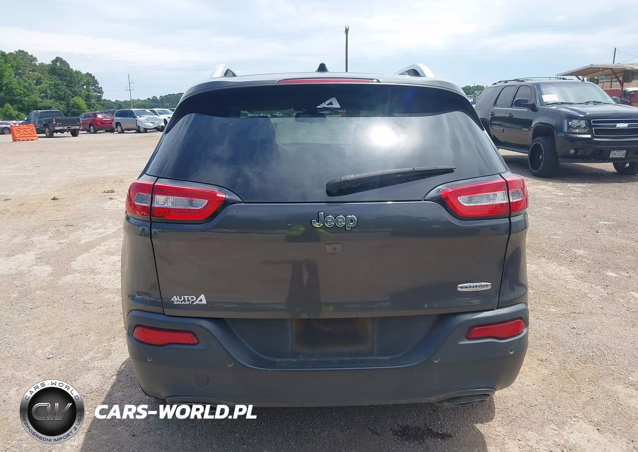 2016 Jeep Cherokee Latitude VIN:1C4PJLCS2GW370528 - 16